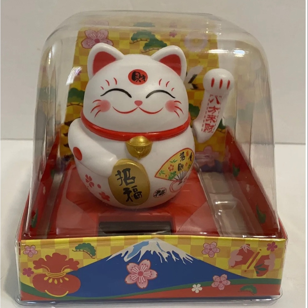 Solar Powered  Maneki Neko Welcoming Lucky Fortune Cat 招福